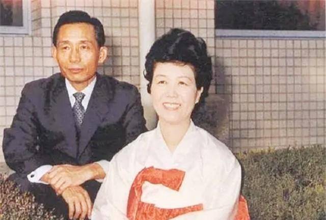 原创朴正熙妻子46年前遇刺身亡全过程凶徒连开五枪本想杀朴正熙