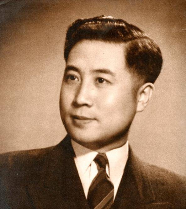 在家人反对李时雨在天津南开中学读书后,李时雨与同学一起来到北京,并