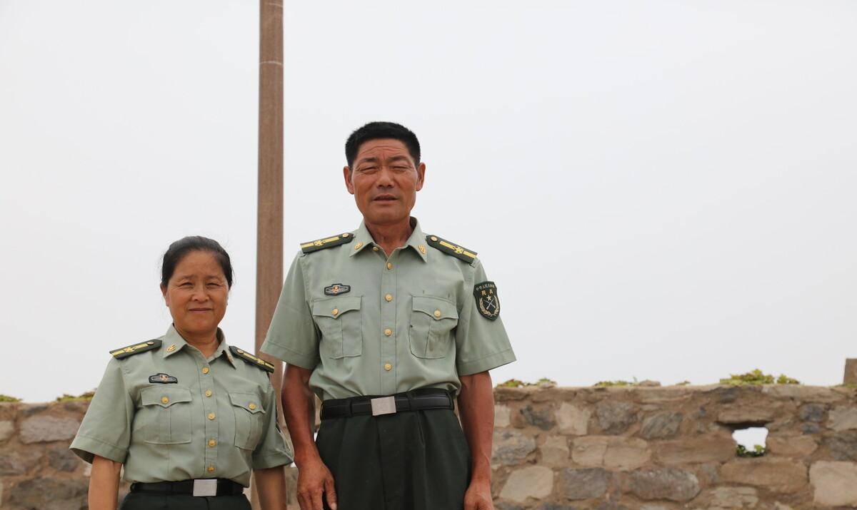 英雄夫妻坚守孤岛32年,无电无水年薪5千,竹竿升旗夜里喝酒壮胆_王继才