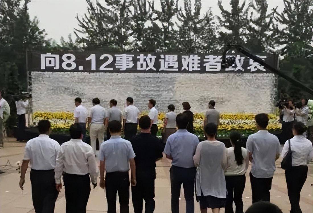 原创唯一一支没人活着回来的消防队因为一句谎言出警25人全体牺牲