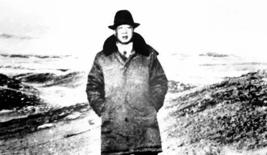 自己闲不住的作风,仅仅四个月,他就跑遍了全市八个县区所有的公办小学