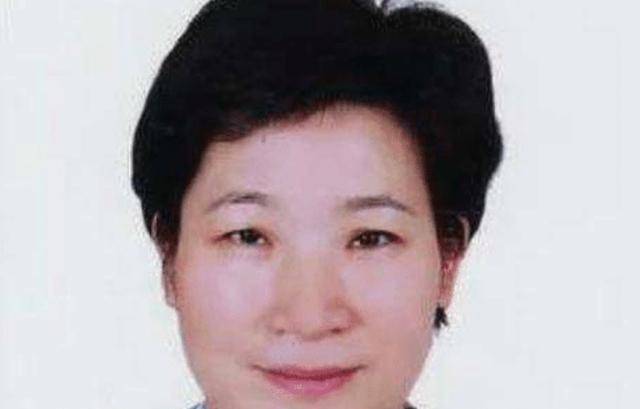 原创李彬兰曾是身价70亿的女富豪却因还不起4000万跑路被万元悬赏