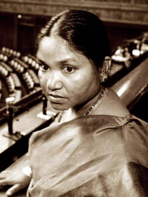 原创印度女匪王普兰戴维11岁被性侵18岁屠杀全村男人比想象中更狠