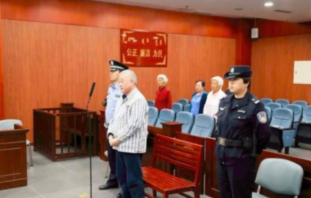 原创原包钢一把手落网记名下11套房因受贿爱上收藏985件宝贝