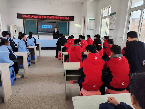 “护苗”进行时——法治宣传进校园，点亮平安成长路 