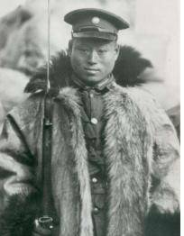 夏部被叶挺等部打垮后解体,李朗星逃回老家襄阳,投靠西北军方振武部