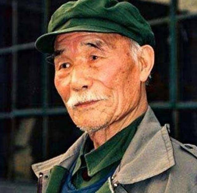 司令员暗访部队,炊事员以为他是伙夫,让其帮忙做饭,后来如何_孙毅