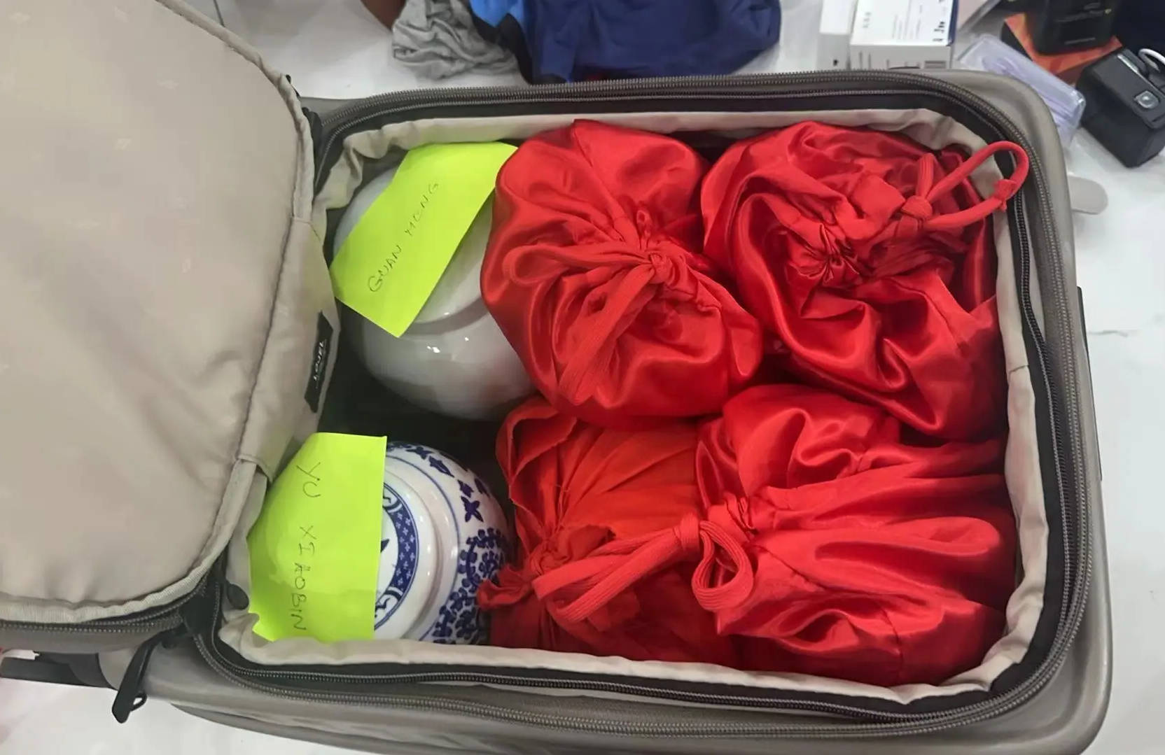 男子送上百个骨灰回国有些死于电诈园区