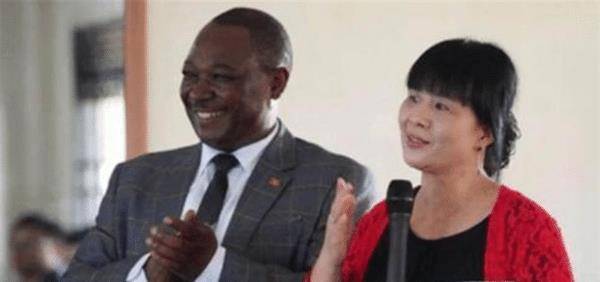 清华才女王丽红远嫁非洲照顾10个婆婆如今成为当地红人
