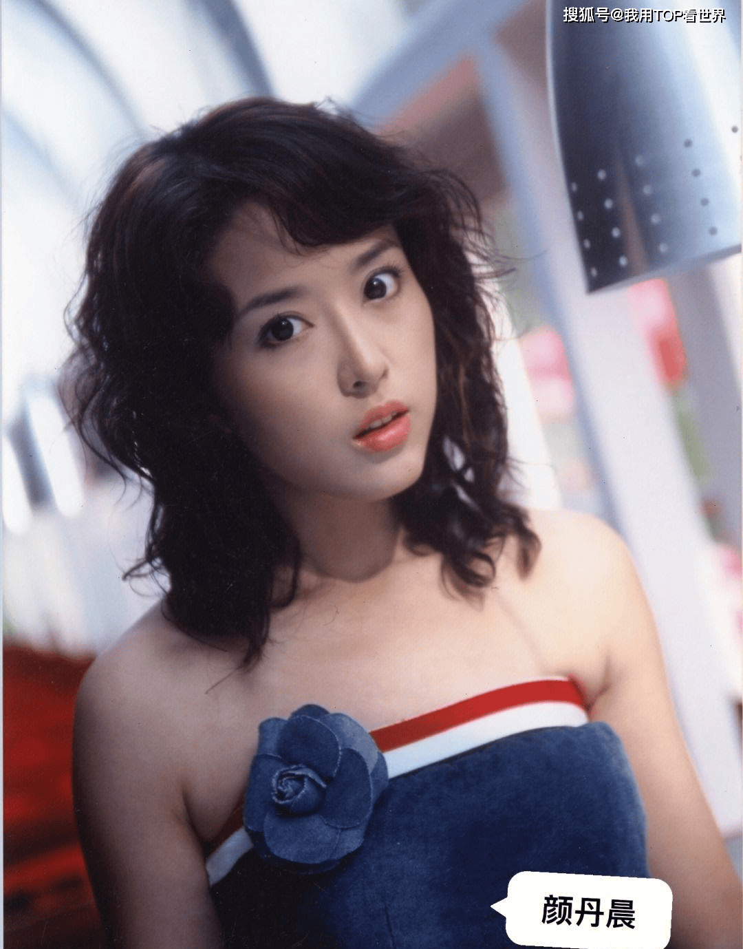 火辣登场!45岁颜丹晨展现绝美风采,性感魅力依旧动人心弦