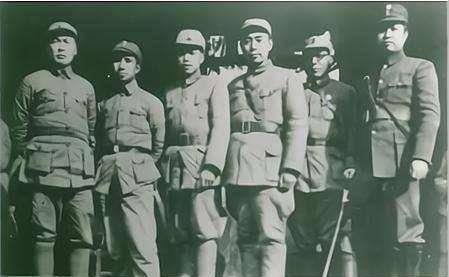 原创他去参加新四军军长叶挺说你的地位和级别太高不好安排