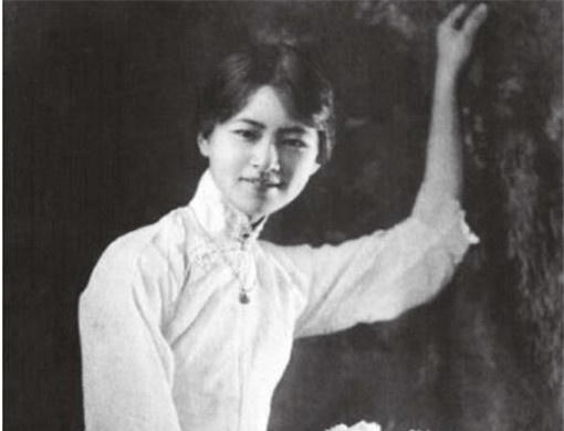 沈从文回归家庭,而高青子也另嫁了人.这段恋情,就这样不了了之了.