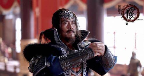 无计可施之下,只好派张汉伦火速北上召段凝回师勤王,然后又命开封尹