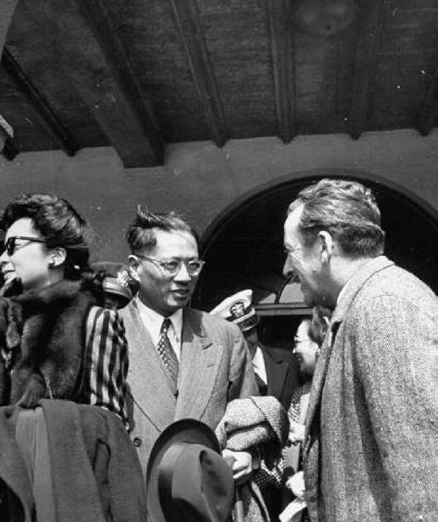 一生混迹于商界,政界,晚年却客死他乡,葬礼无一亲人_蒋先生_宋家_宋嘉