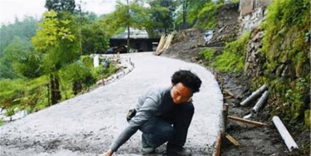 原创汶川地震中走25公里背儿子遗体回家的父亲如今过得如何