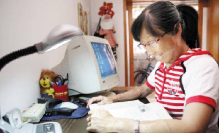 原创原创2000年14岁花季少女被一瓶硝酸烧伤事后亲婶母坦言我有责任