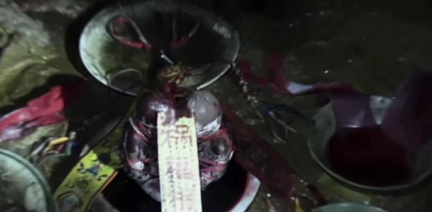 原创2005年高雄一家6口集体中邪猛吃人中黄之后女儿离奇身亡