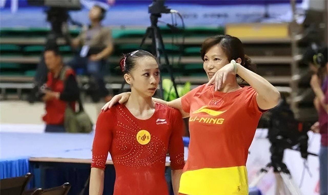 退役后成女神,1米9老公黝黑健硕_伊琳_比赛_高低杠