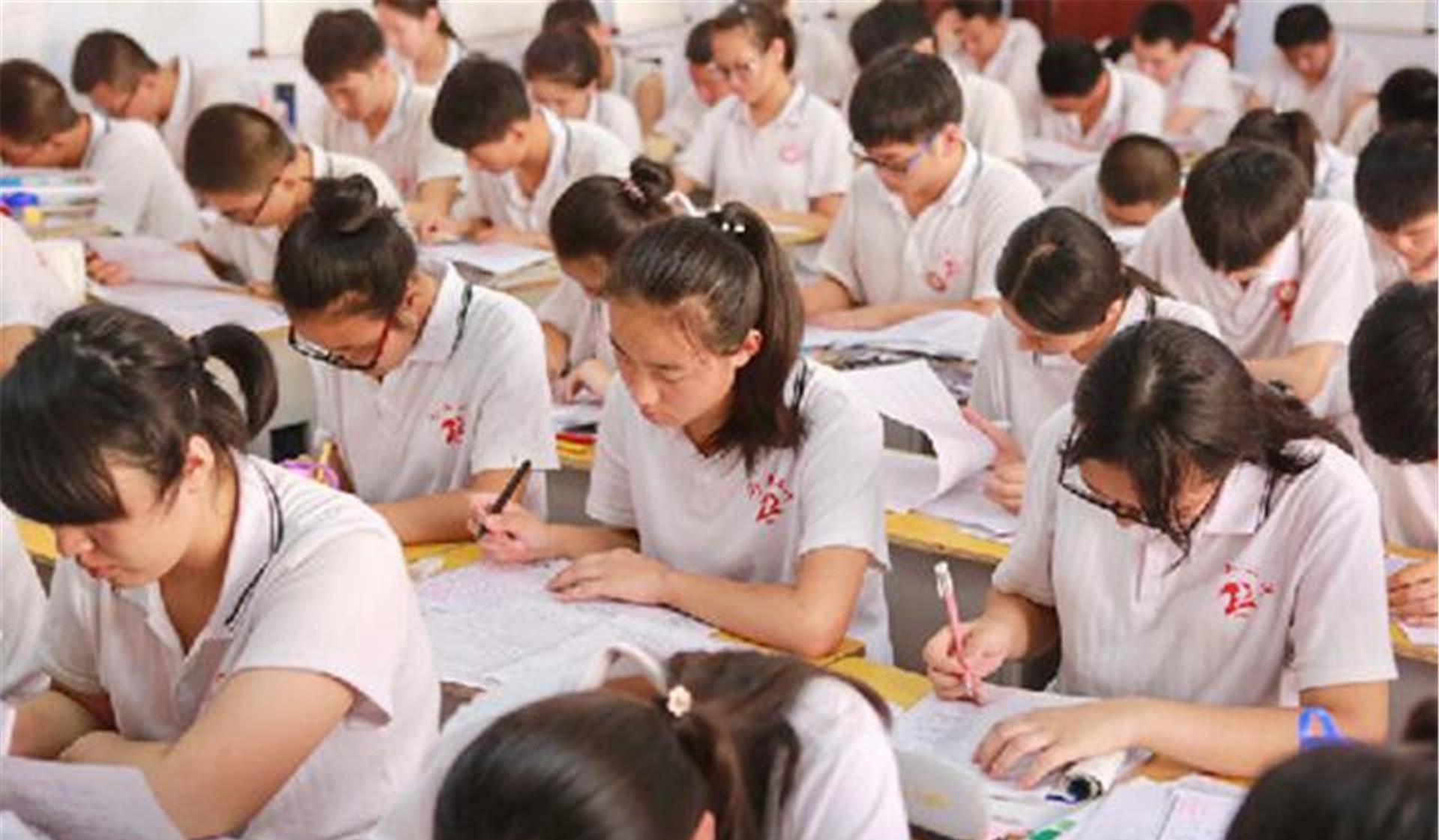 考试_考场_少年