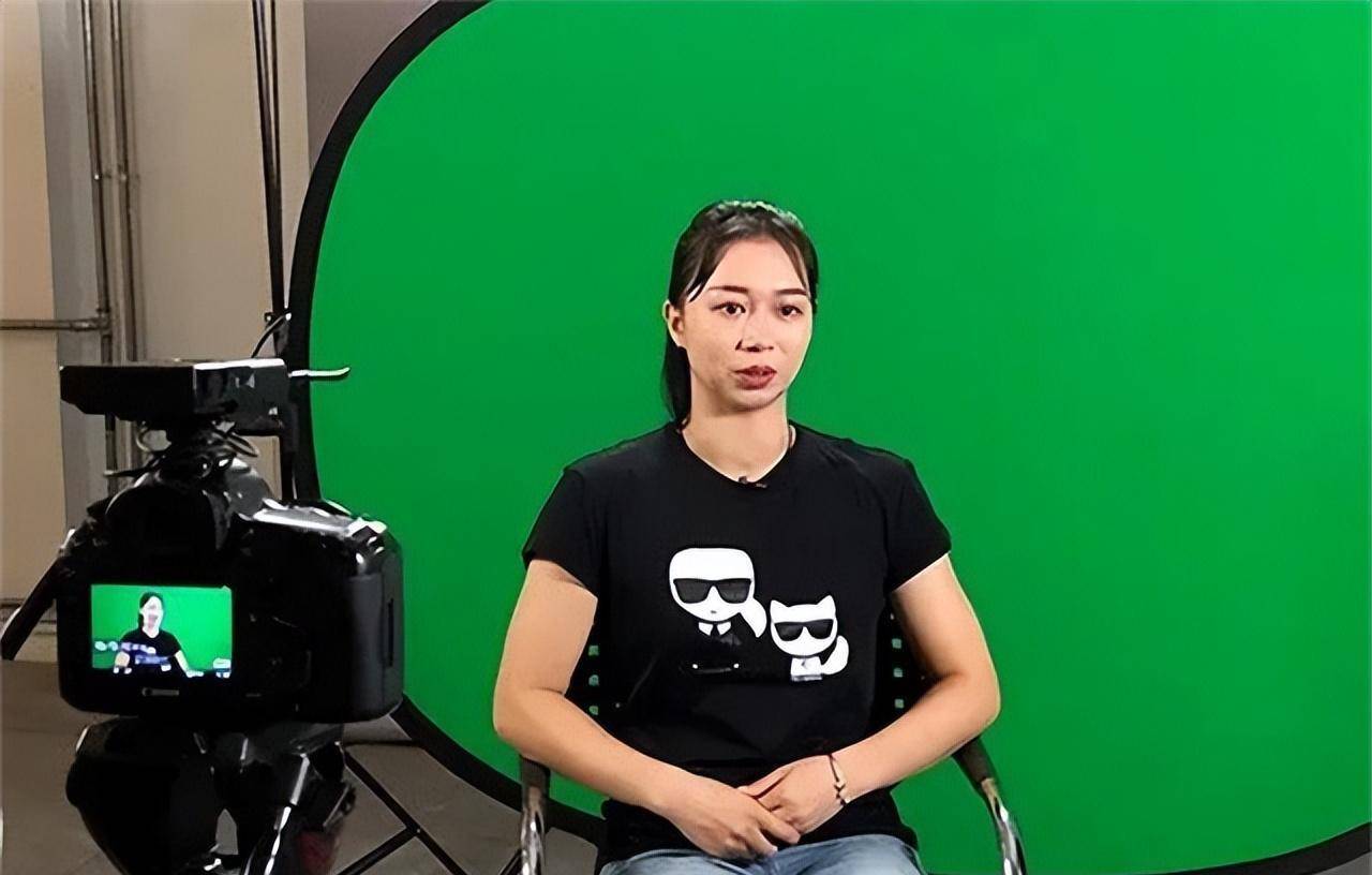 退役后成女神,1米9老公黝黑健硕_伊琳_比赛_高低杠