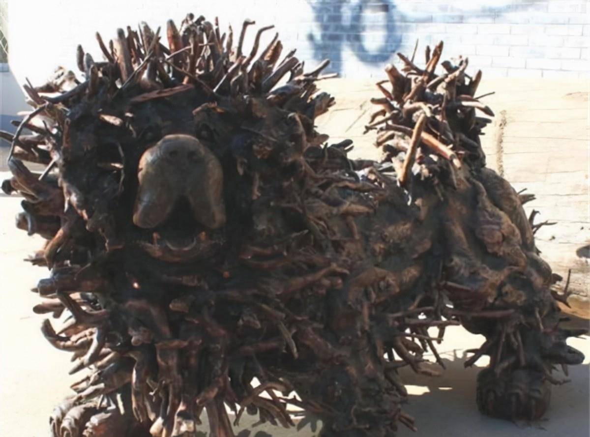 户花500万订制藏獒根雕,长4米重达3吨,如今"烂"成废柴_人们_价格_心理