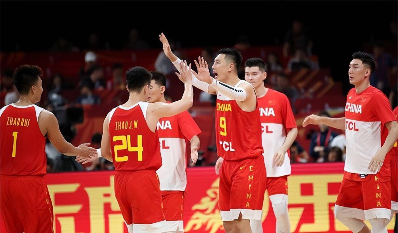 男篮12位球员境况差距大,只有一人未退役_姚明_王治郅_杜锋
