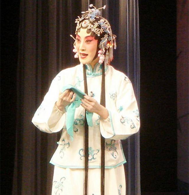 张立宪已经连着去听了她六七年的戏,他对张火丁的评价极高,在张立宪的