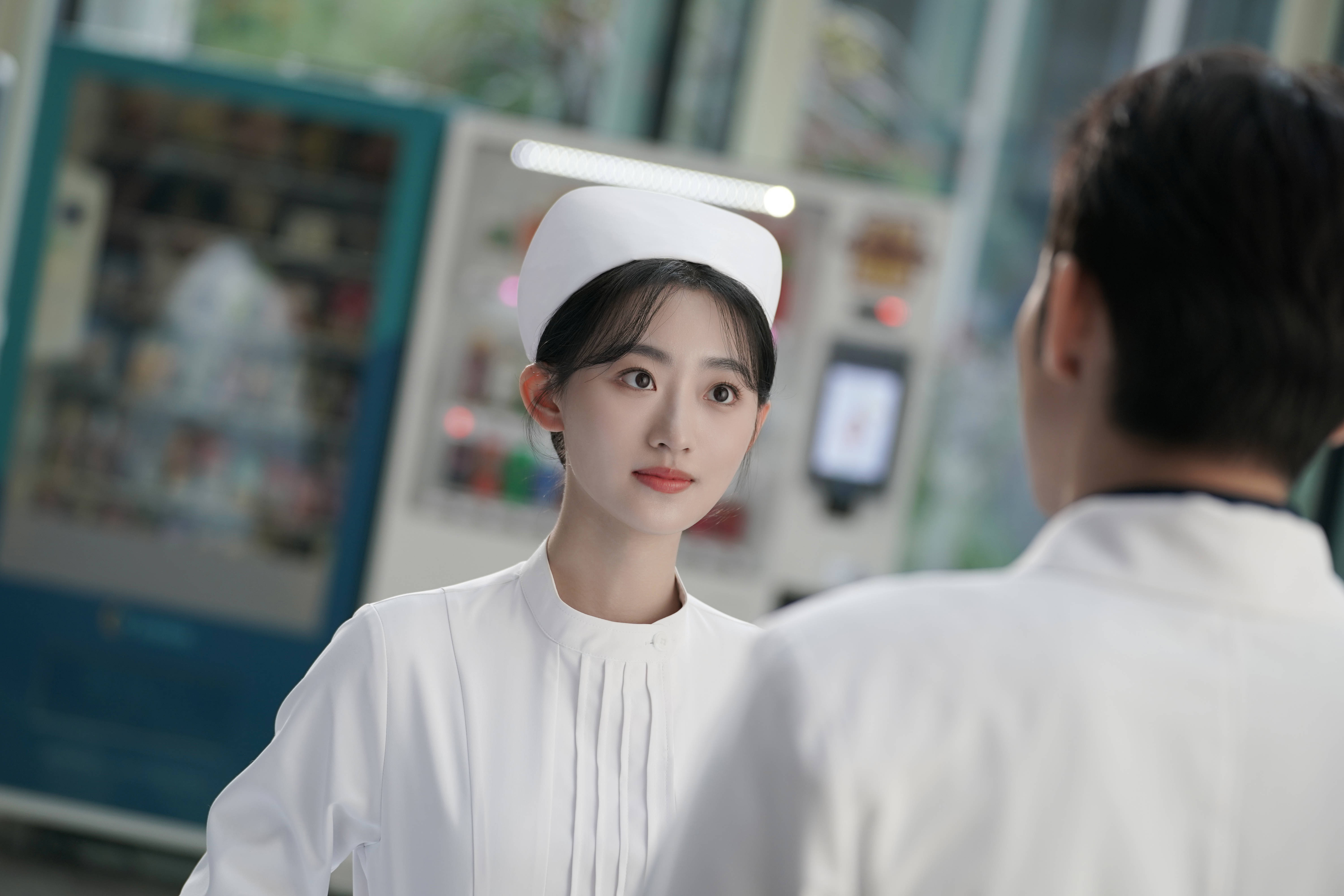 杨雨潼《手术直播间》今日开播 元气少女谢伊人前来报到