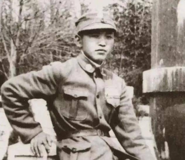 原创黎原受过良好教育中途参加革命2005年回母校参加百年校庆