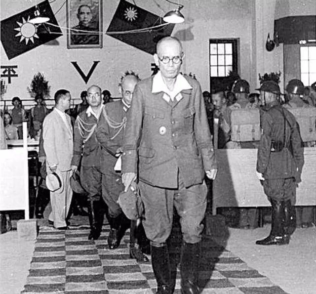 台湾头号特工段云鹏从冈村宁次家盗取100万银圆和天皇送的手枪