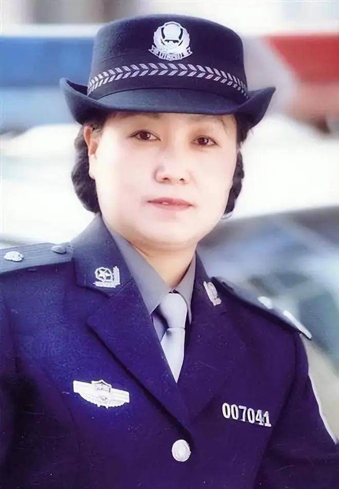 原创任长霞车祸身亡丈夫四年后也离世唯一的儿子继承了她的遗志