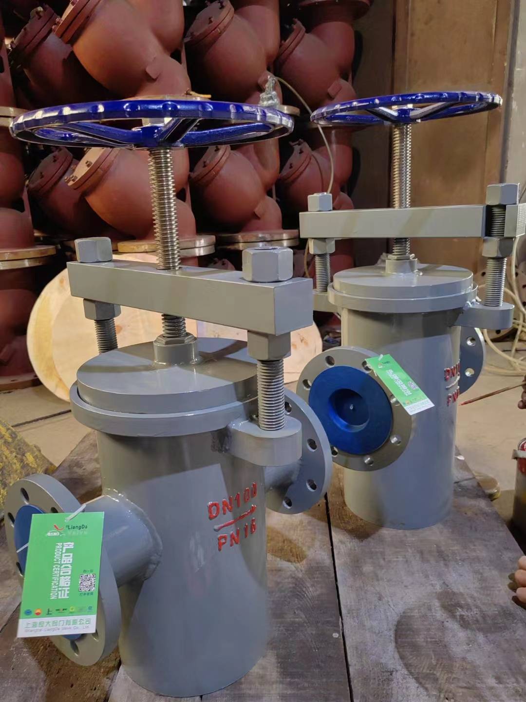 其快开盲板可根据需要设计成杠杆快开,吊环快开,悬臂吊环快开,卡箍快