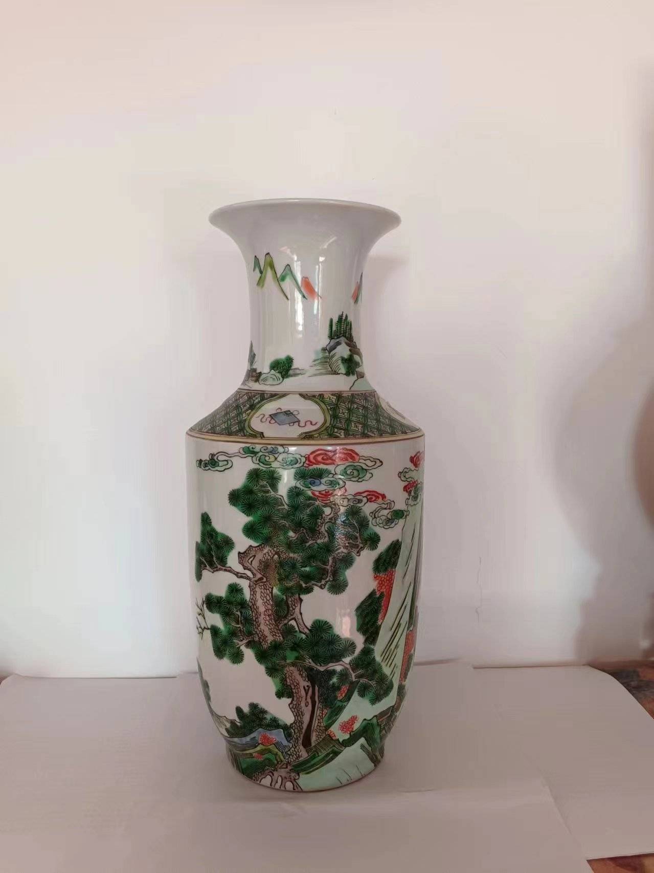 大清康熙年制款素三彩八仙祝寿人物故事槌瓶