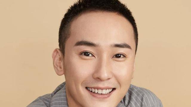 回顾男星自爆住10破房,洗漱台仅有脸大,在家没办法正常"蹲坑"_周瑞