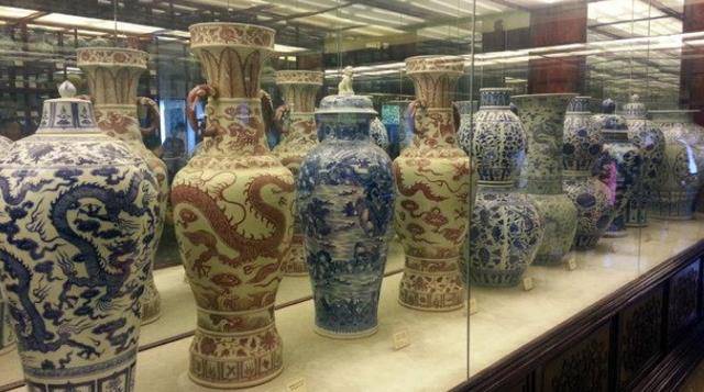 姨妈终身未嫁临终前交给他一张藏宝图打开后他捐给国家8亿