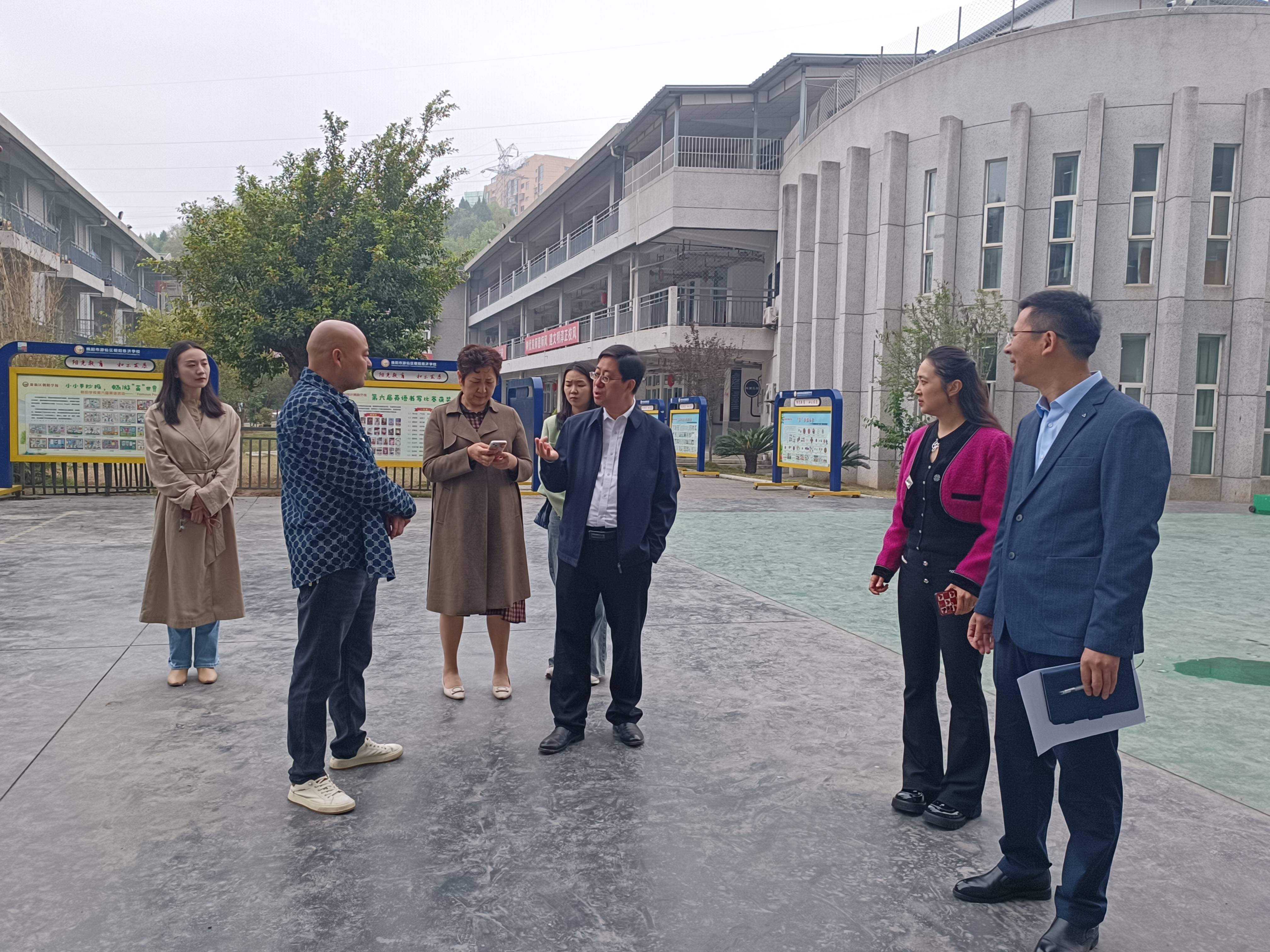 达州市教育局领导莅临游仙区朝阳学校考察科学家进校园公益活动