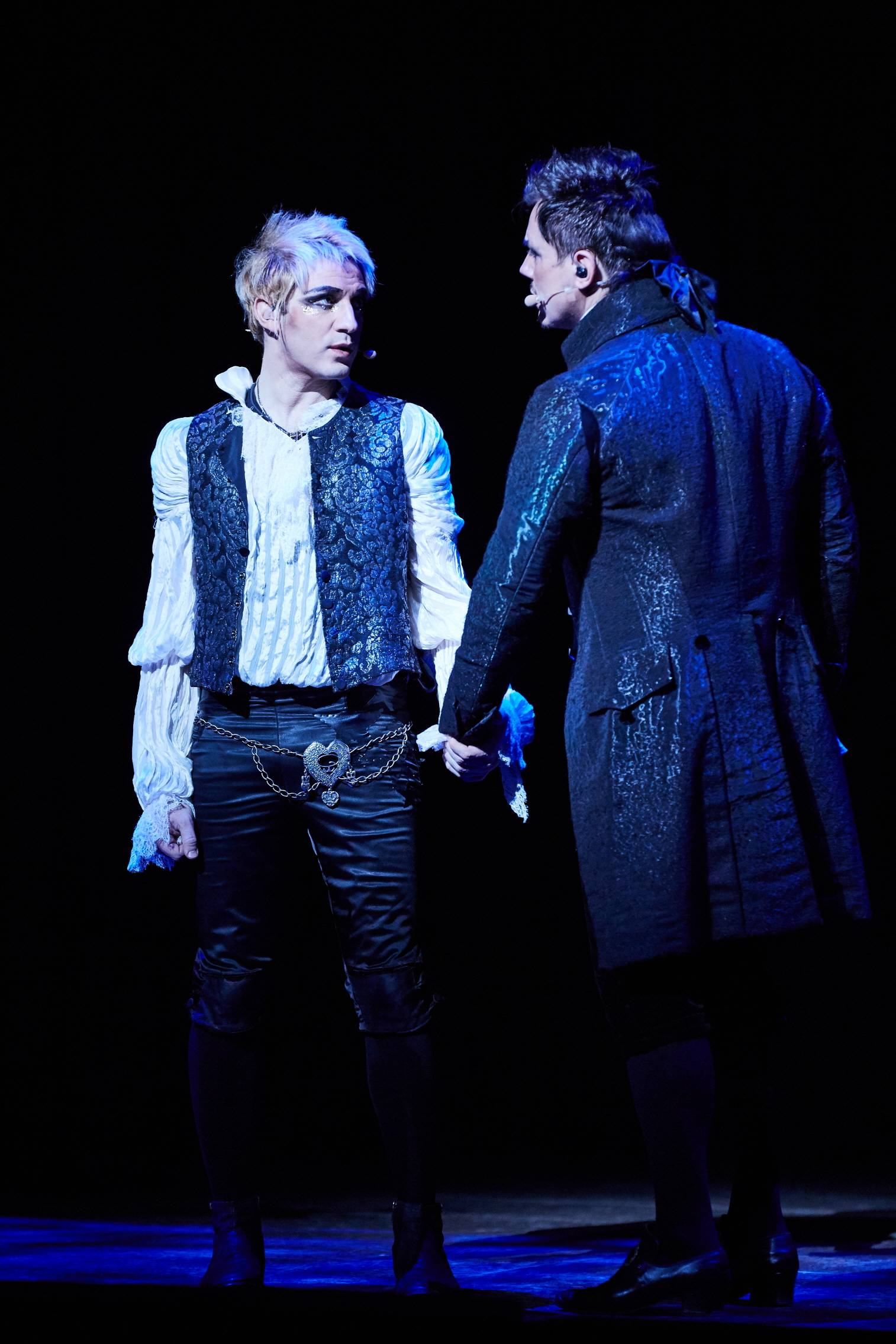 剧照"法扎"中音乐的底色源自莫扎特,法国民谣,艺术摇滚,新古典金属