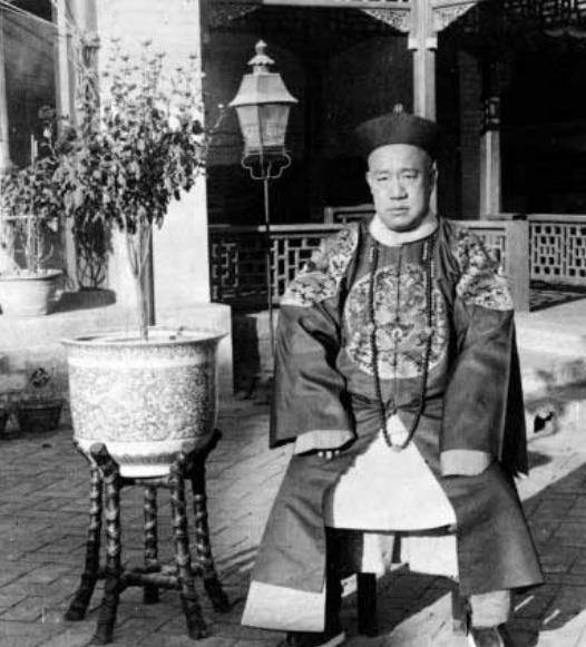 清政府最后三年的实际统治者溥仪的父亲载沣最后去哪了