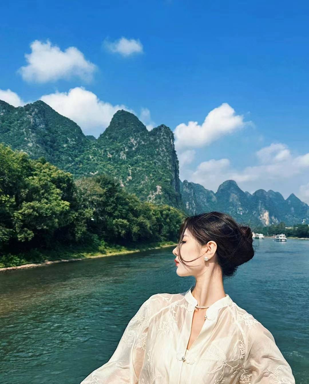 壁纸美女山水风景图片