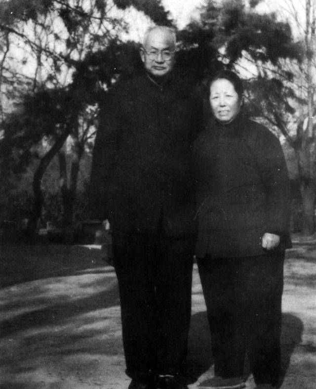 曾昭抡和俞大絪,相识于童趣,相知于年少,相守此一生.