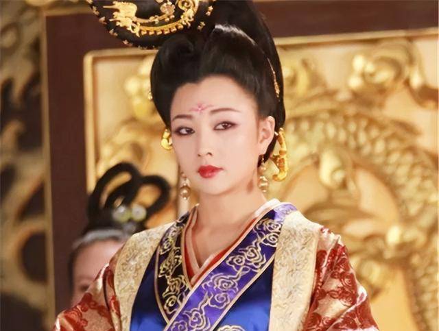 原创武则天退位时群臣欢呼只有一人低头痛哭一年后没哭的人全死了