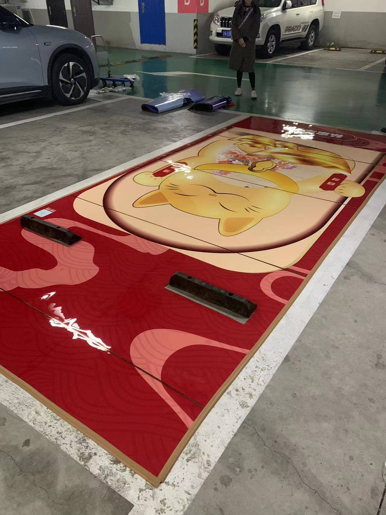 个性化车位装饰:车位彩绘 水晶艺术地板,打造独一无二的停车环境