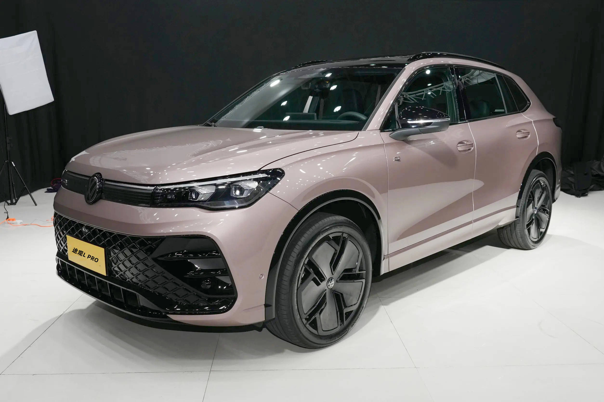 全新大众途观l pro正式亮相,配三块中控大屏,北京车展开启预售_搜狐