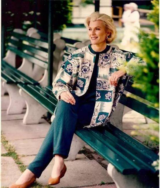 马斯克的天才母亲梅耶在儿子的教育上我只不过坚持了1个原则