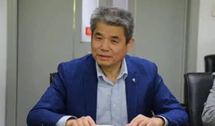 中国科学院高能物理研究所研究员潘卫民