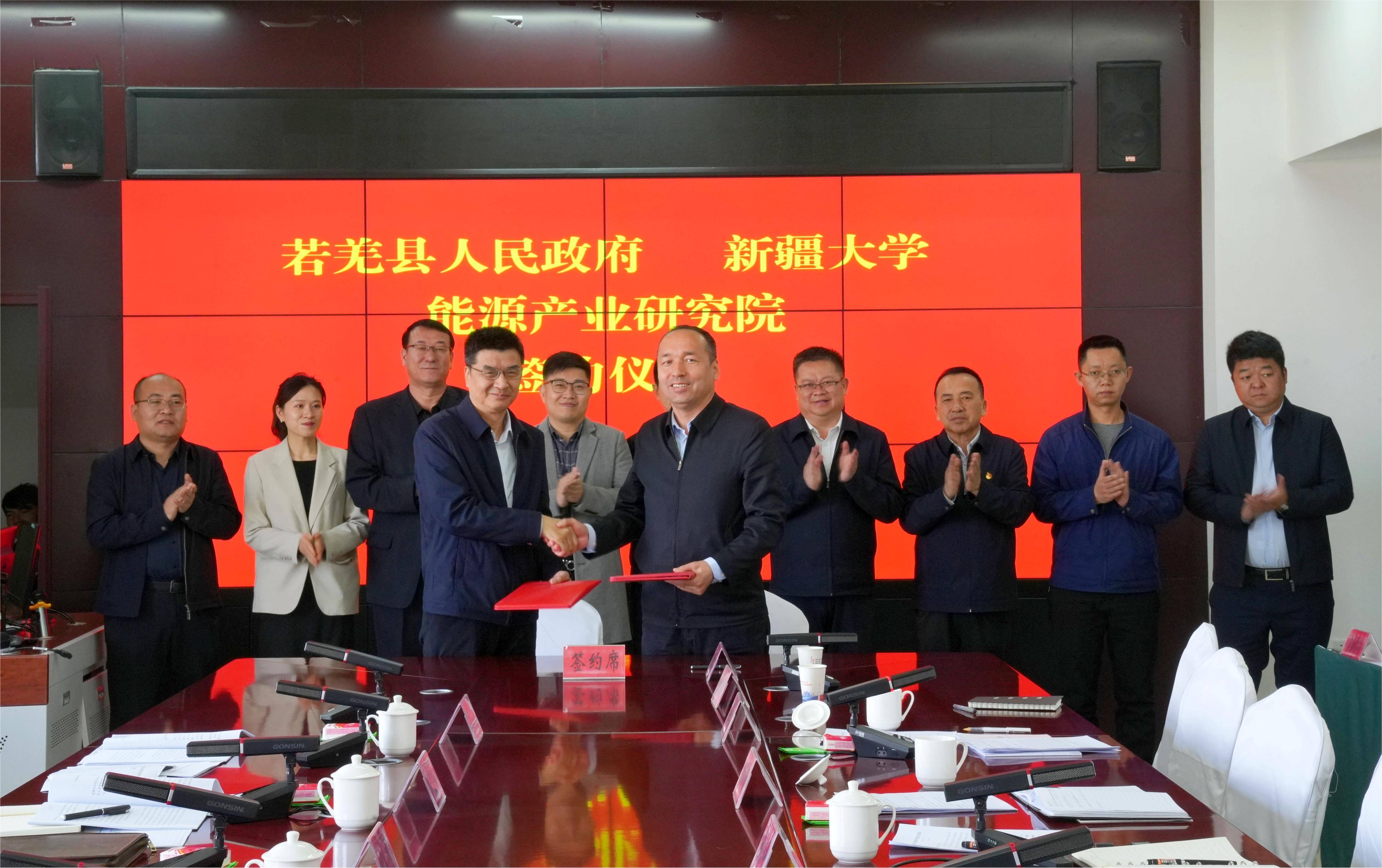 县委副书记,县长热依木江·克里木与新疆大学党委副书记,校长,西北