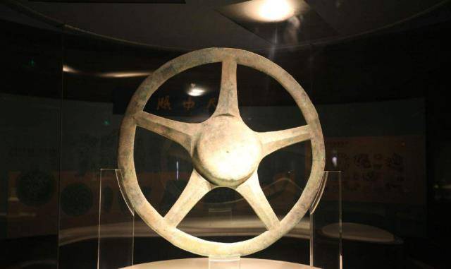 四川三星堆出土一件文物神似汽车方向盘专家也无法解释其用途