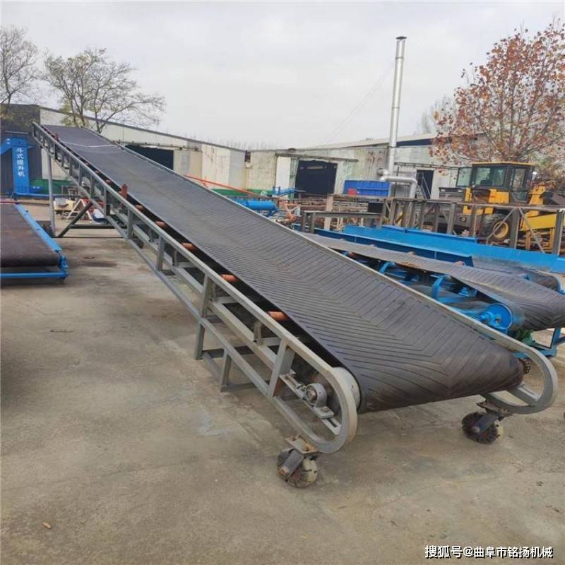 波纹挡边输送机安装粮站散包玉米装卸车皮带机10米玉米传送带