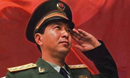 原创他是中国的独臂英雄一生用左手敬军礼现如今已是少将