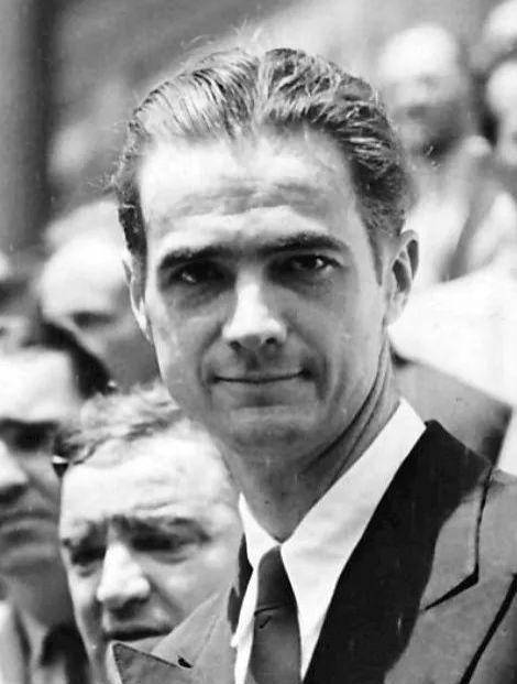 原创霍华德休斯18岁父母双亡任性挥霍20年造飞机拍电影成首富